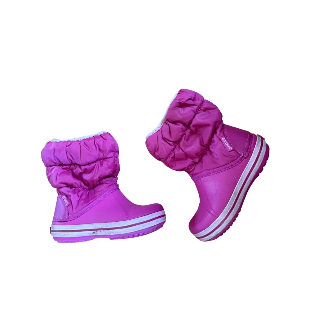 Crocs winter puff boots in fushia pink youth